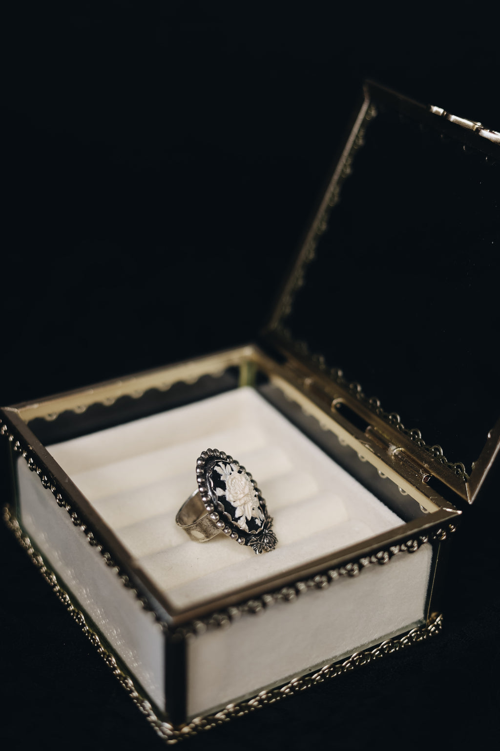 Dark garden ring 🖤