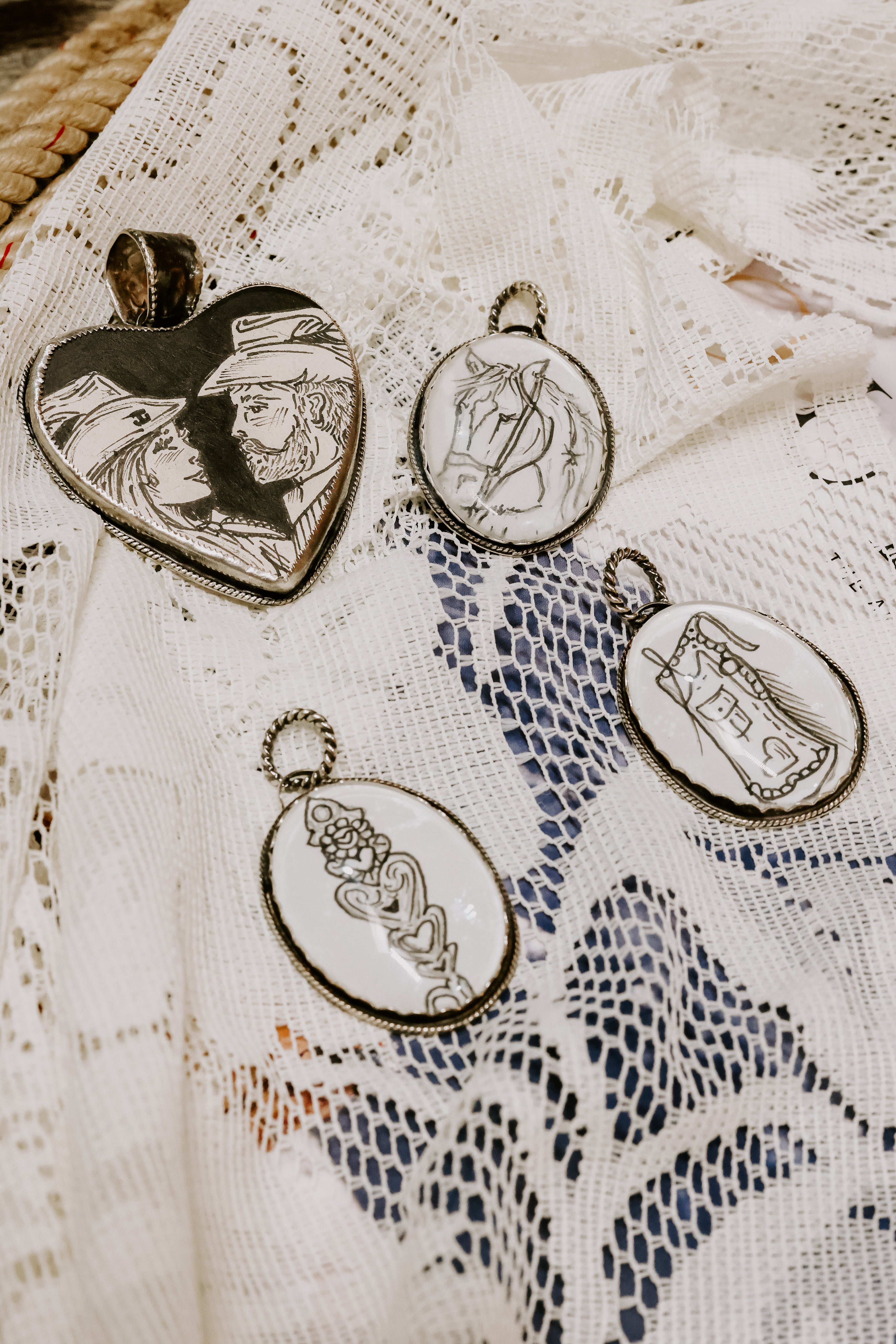 Horse’n around pendant