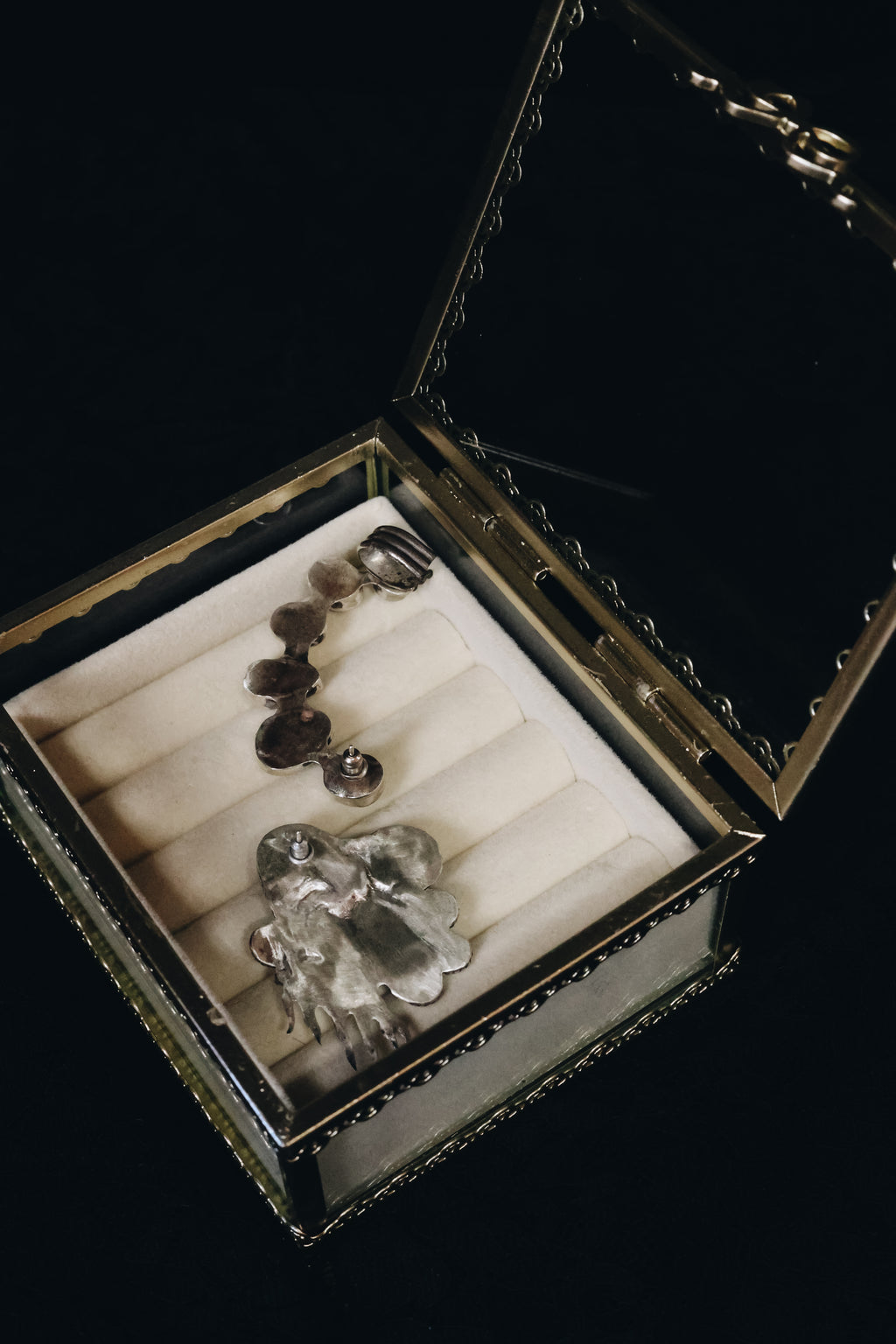 Adeline Statement stud, and ear crawler 🖤