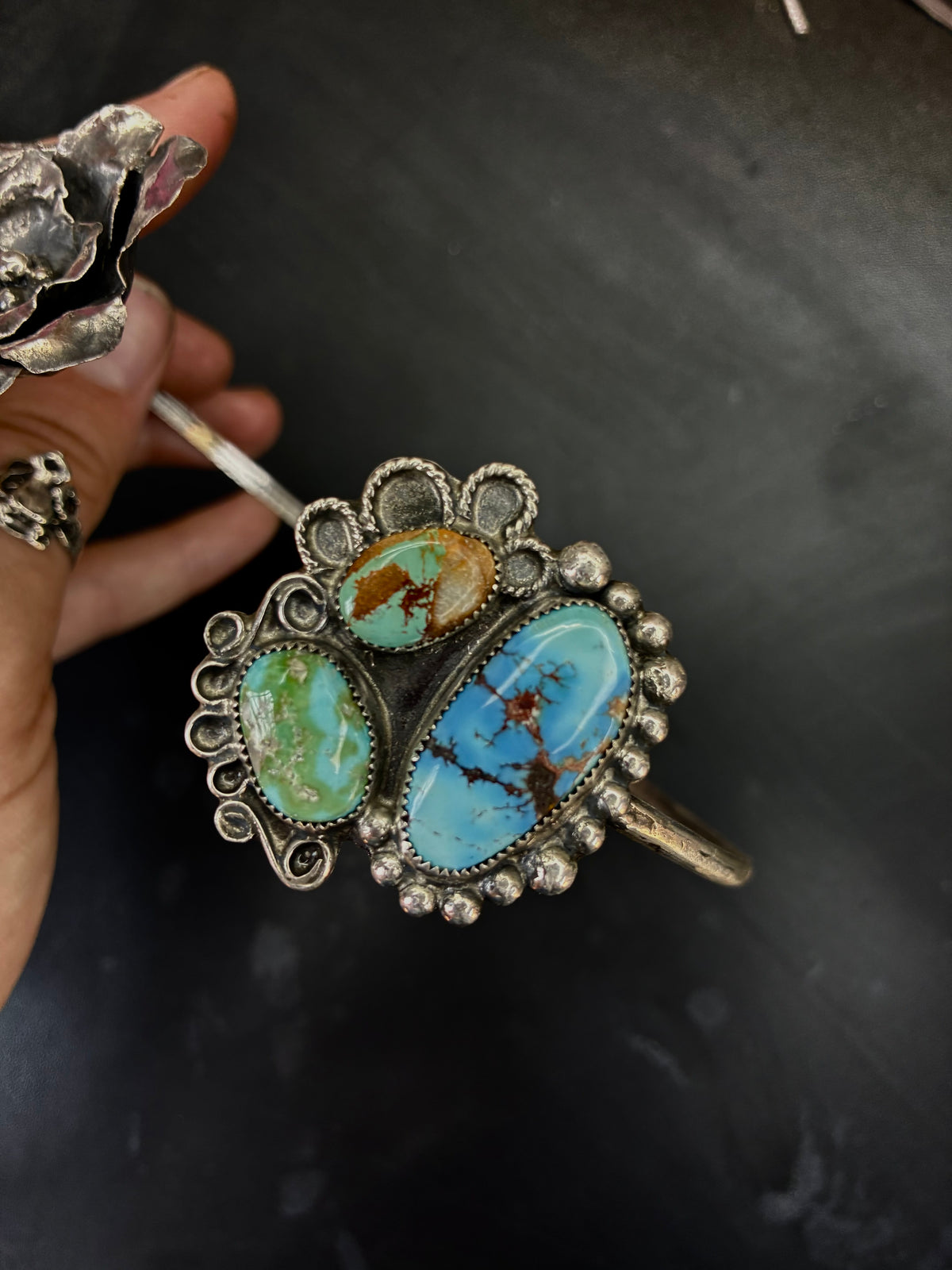 Antique rose neck cuff 🥀⚜️