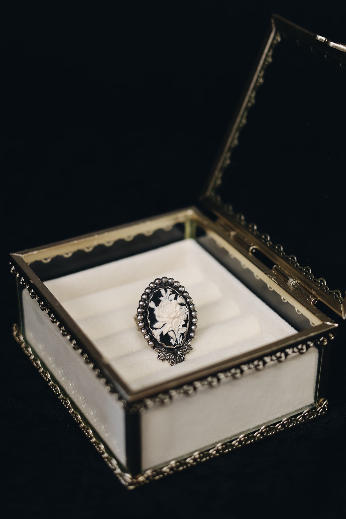 Dark garden ring 🖤